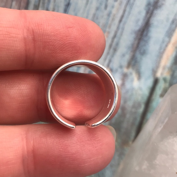 Wide band silver LOVE ring - Picture 4 of 6